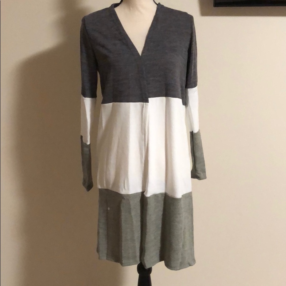 Only 1 XL Left Gorgeous Cardigan 🎁 - Picture 2 of 2